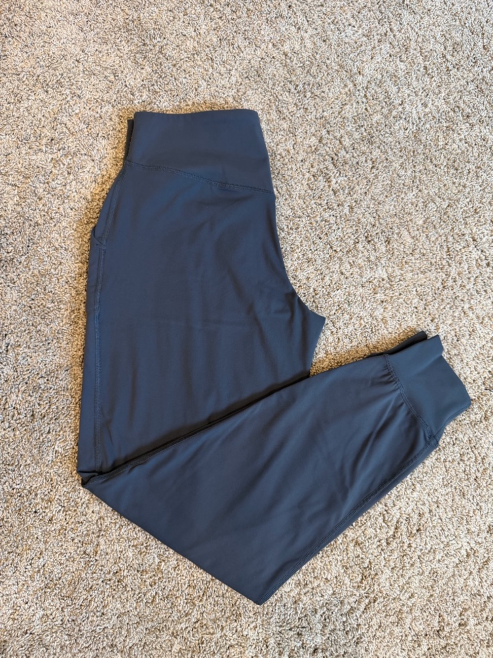 Lily & Lottie High-Rise Leggings in Dark Gray